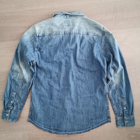 💜SALE 2/$50💜 GUESS Denim Button Down Shirt - Picture 6 of 6